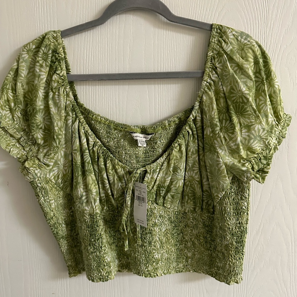 Cute ae green cropped blouse
